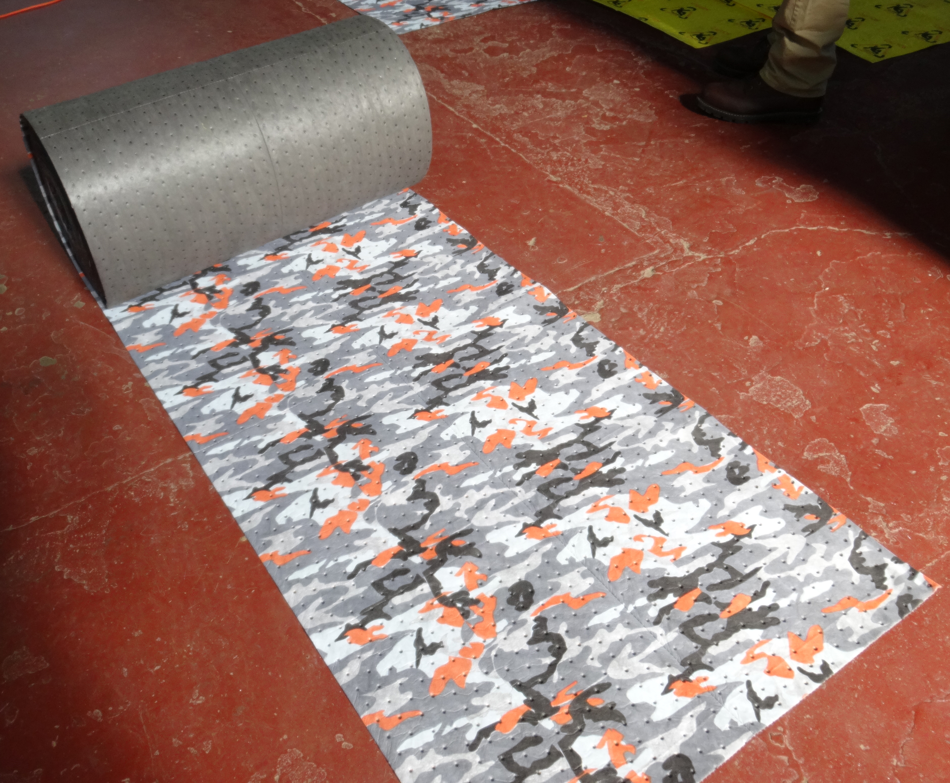 camo absorbent roll
